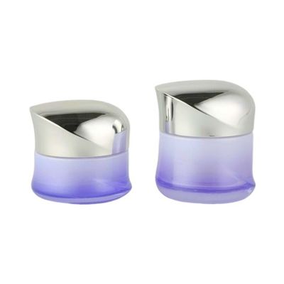 συσκευάζοντας βάζο κρέμας γυαλιού 50g Skincare με το πλαστικό λογότυπο και τη ζωγραφική ΚΑΠ καλλυντικό προσαρμοσμένο βάζο